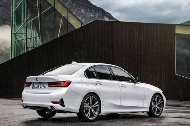 BMW 330i